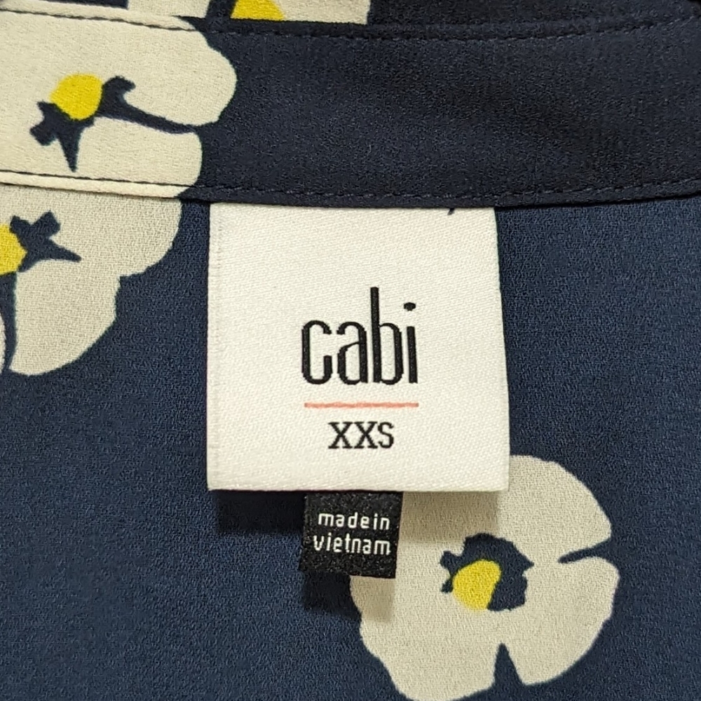 Cabi Go-To Button-Up blouse - Picture 2 of 5
